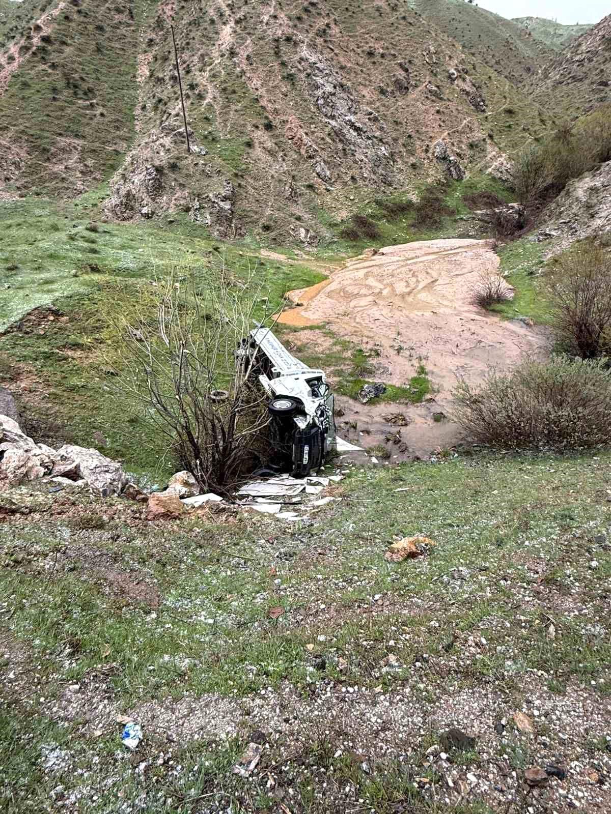 Bitlis'te trafik kazası: 4 yaralı