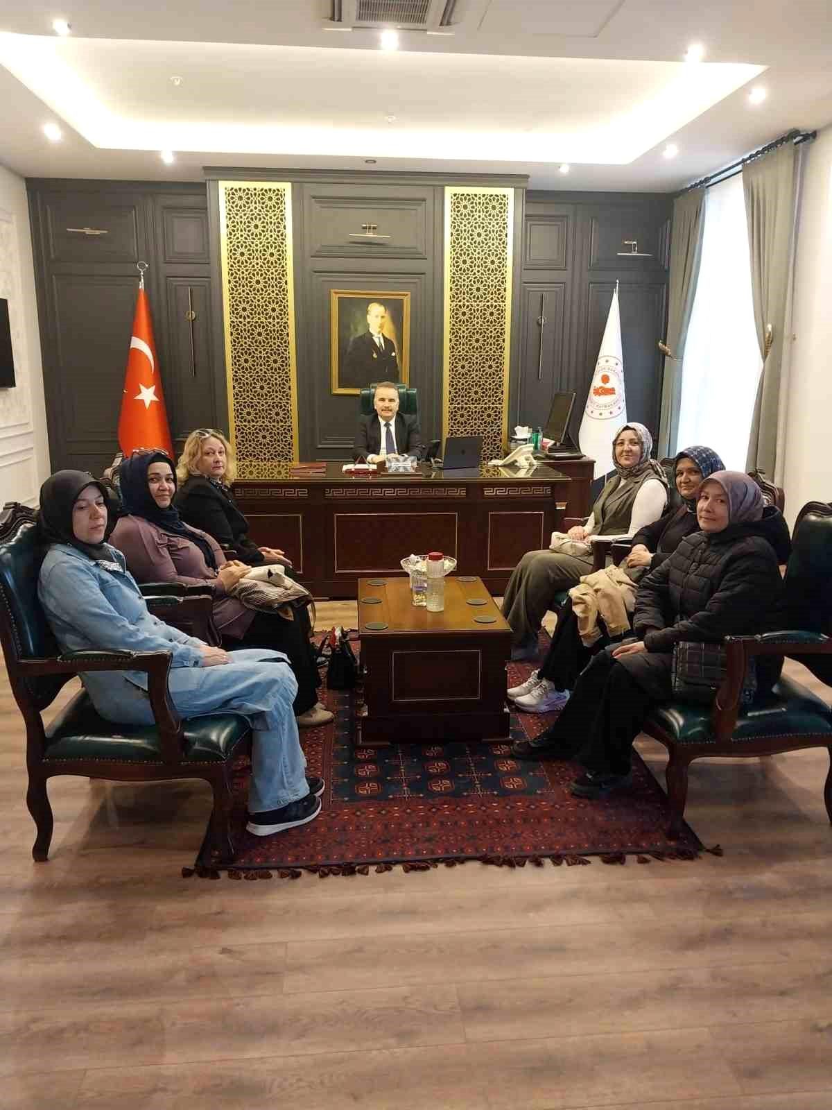 Çölyaklılar Edremit de Kaymakam Odabaş'ı ziyaret etti
