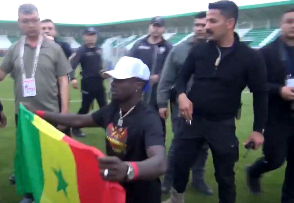 Diagne'ye bayrak müdahalesi: Senegal bayrağı yanlış anlaşıldı