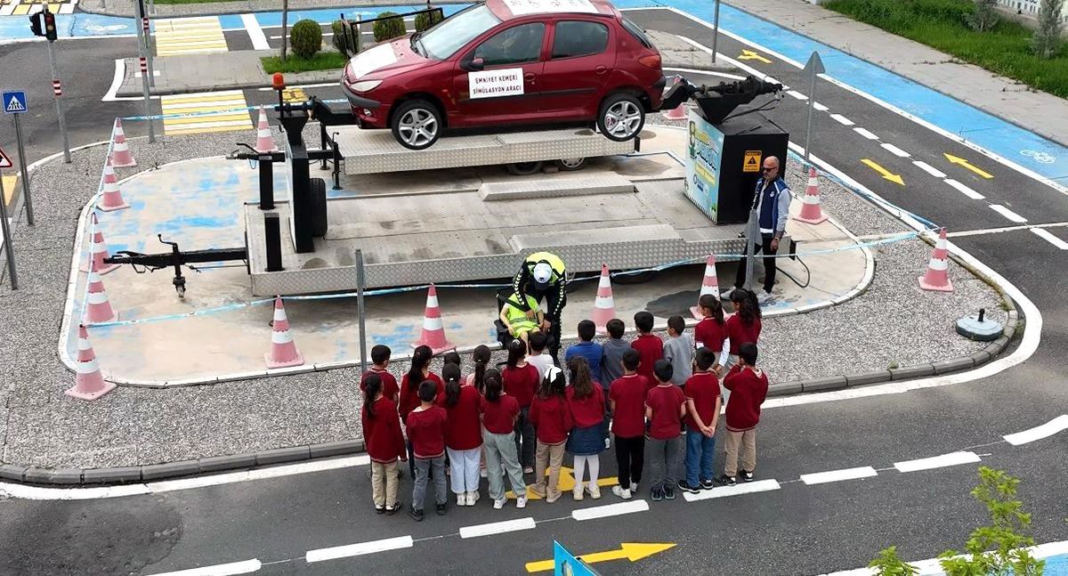 Diyarbakır Emniyetinin trafikteki farkındalık çalışmalarında uygulamalı eğitim
