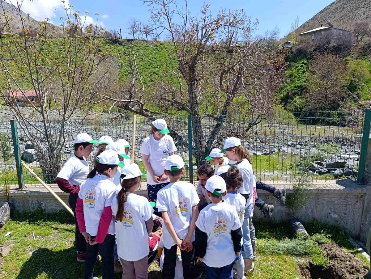 Elazığ'da orman bilinci eğitimi ve fidan dikimi