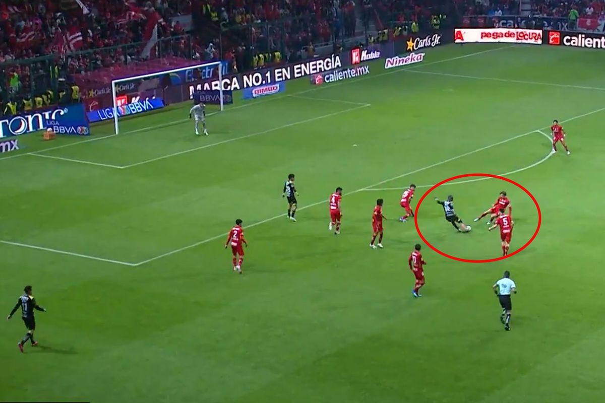 Fener'in eski yıldızından inanılmaz gol