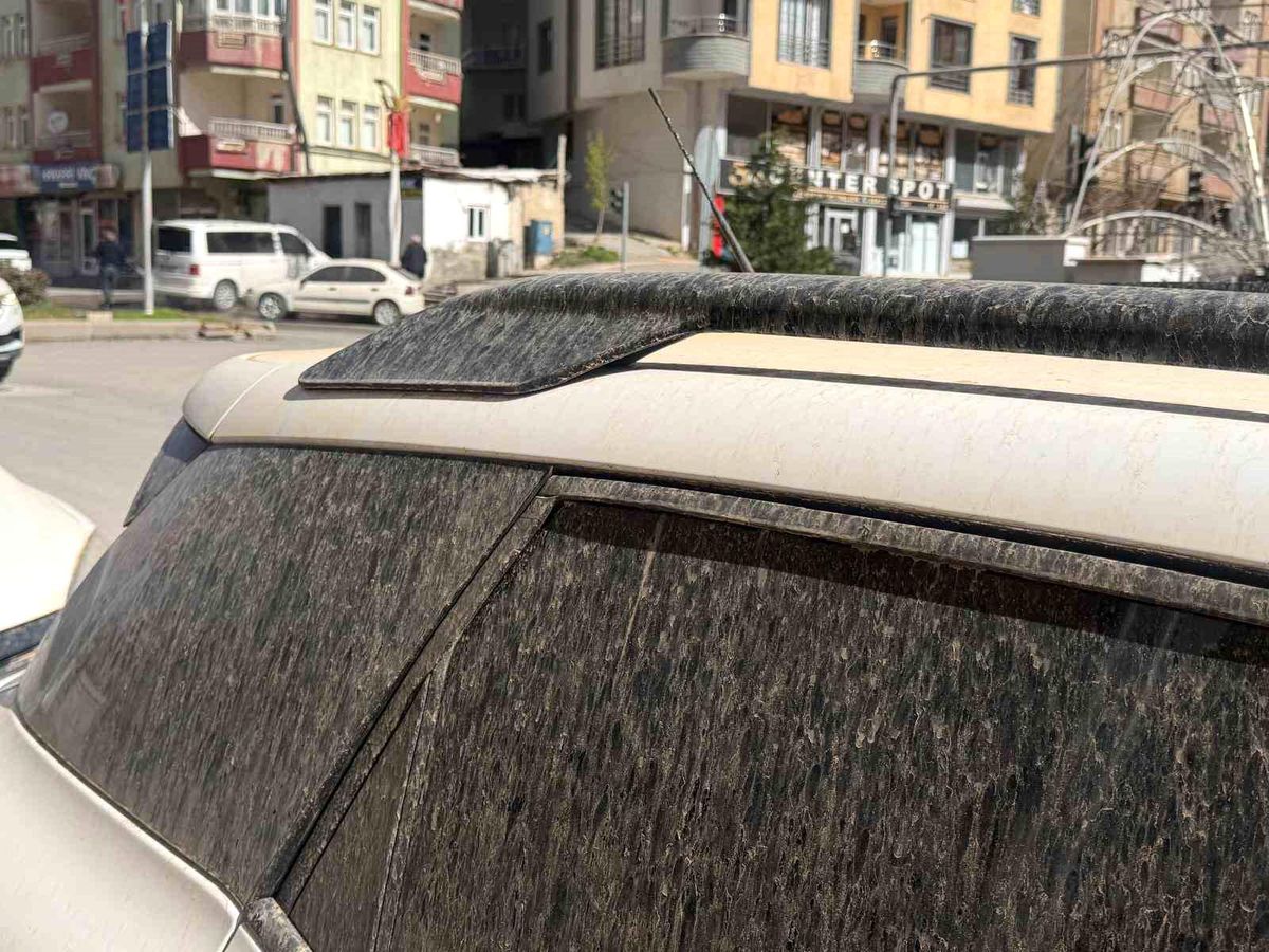 Hakkâri'ye çamur yağdı