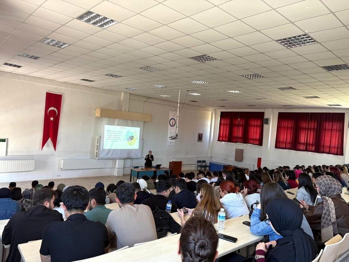 Hisarcık MYO'da "Gençlik İçin Rehberlik ve Farkındalık Buluşmaları" konulu eğitim düzenlendi
