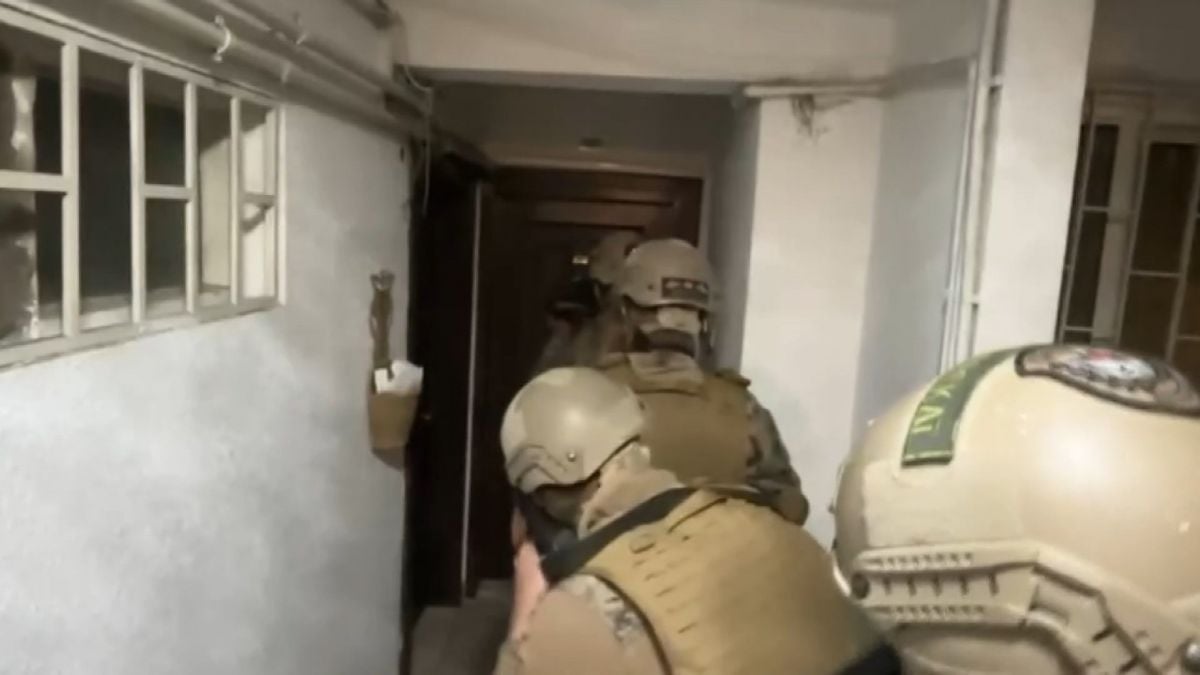İstanbul'da sahte belgelerle ikamet izni aldıran şüphelilere operasyon: 31 gözaltı