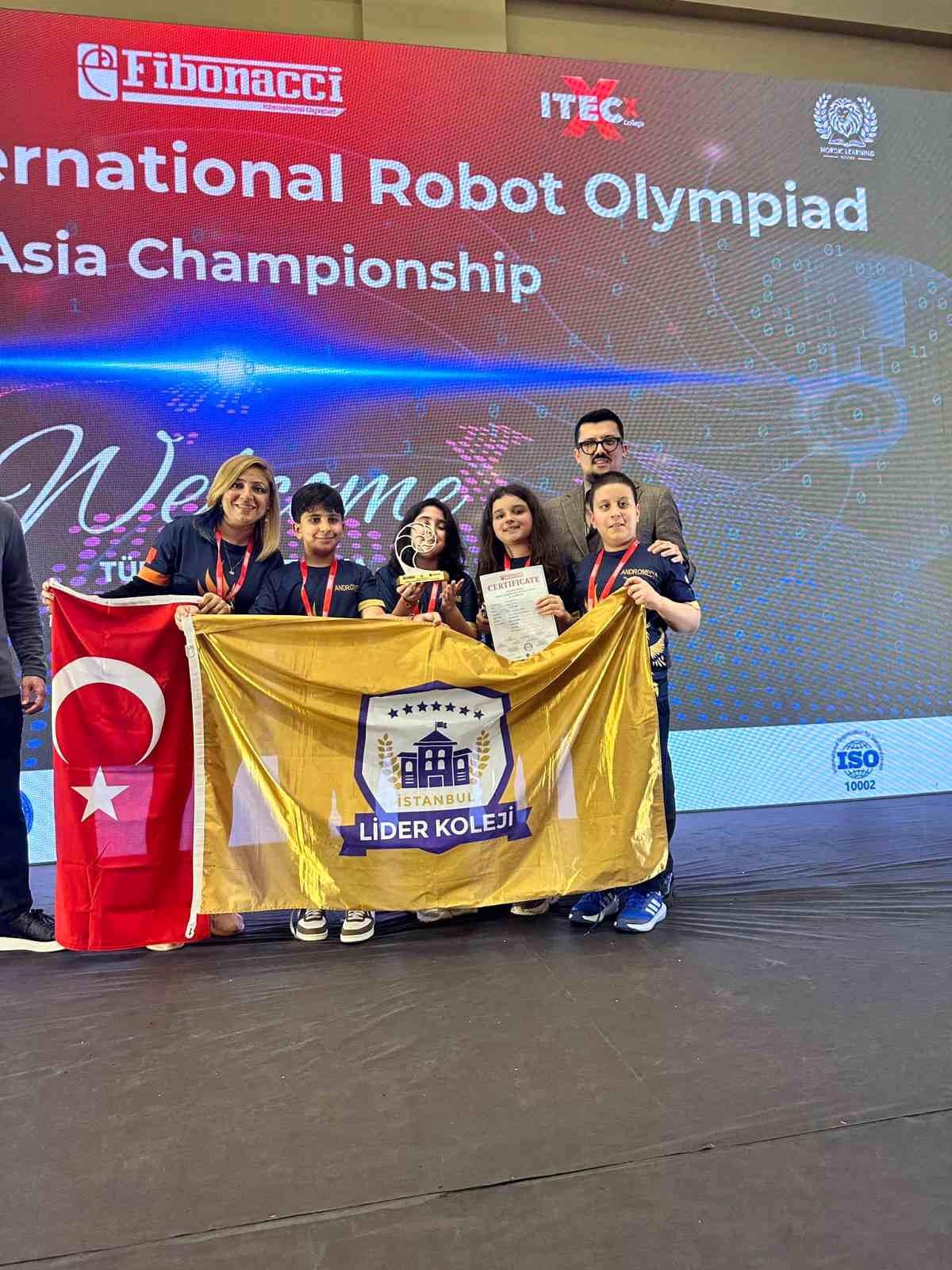 İstanbul Lider Koleji öğrencileri 3 kategoride 3 ödülle Roma'da