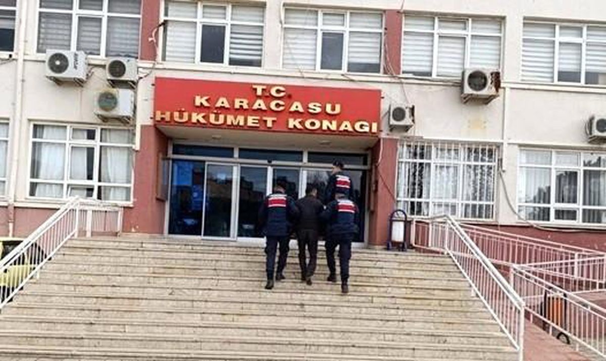 Karacasu'da ruhsatsız silahlar ve tarihi eserler ele geçirildi
