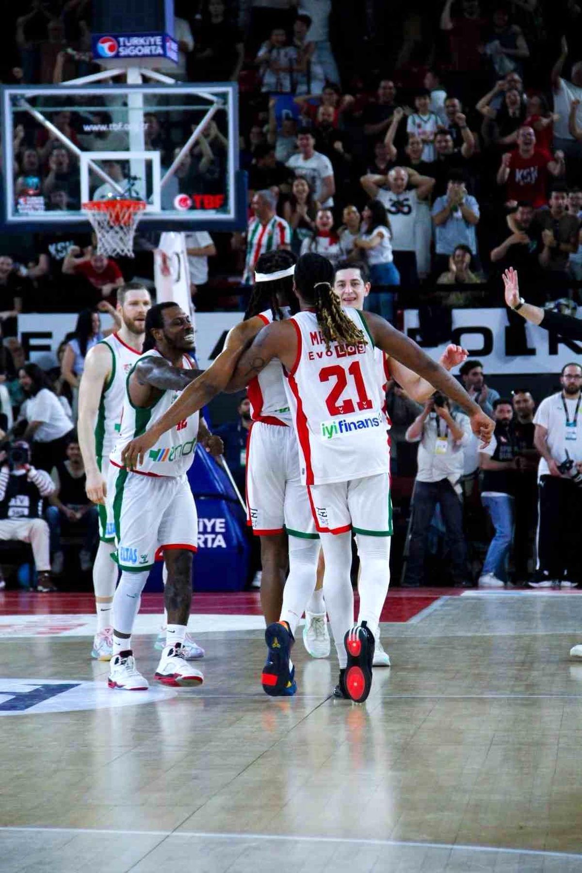 Karşıyaka Basketbol'un kümede kalması zorlaştı