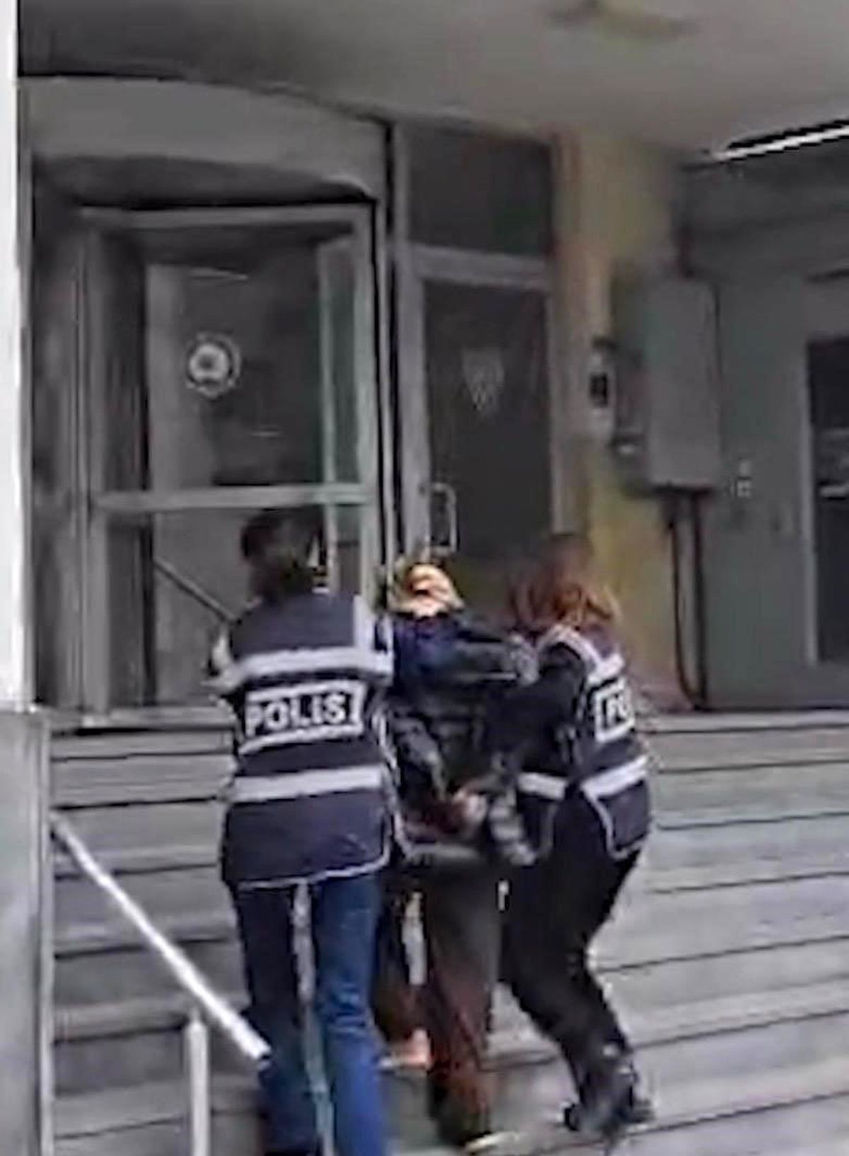 Kayseri'de 'hırsızlık' suçundan kesinleşmiş hapis cezasıyla aranan 3 kadın yakalandı
