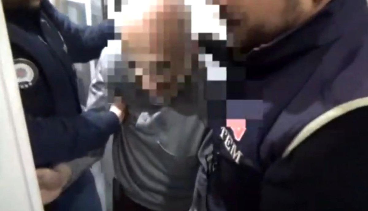 Kilis'te FETÖ firarisi gizli bölmede yakalandı