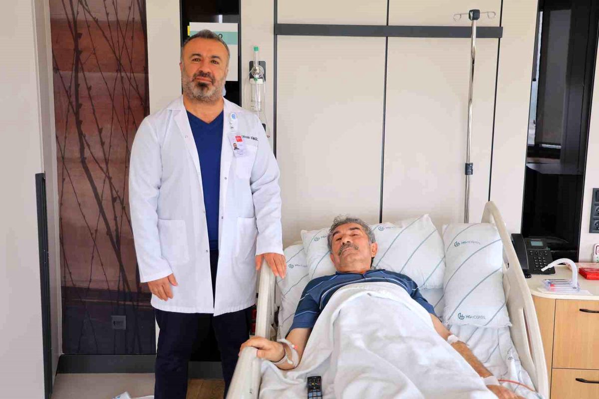 Kilo kaybıyla hastaneye başvuran hastanın böbreğinden 20 santimlik tümör çıkarıldı