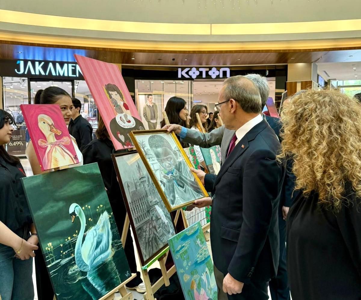 Malatya'da yılsonu karma sergisi açıldı