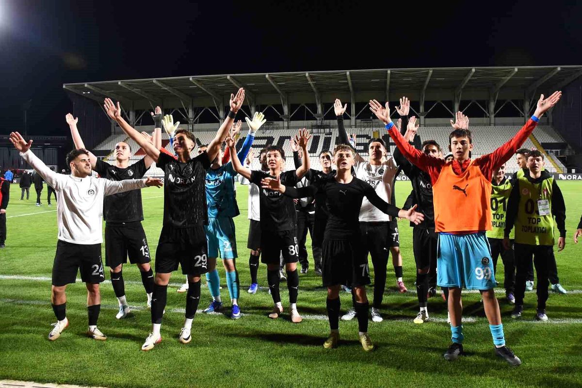 Manisa FK'dan dalgalı sezon