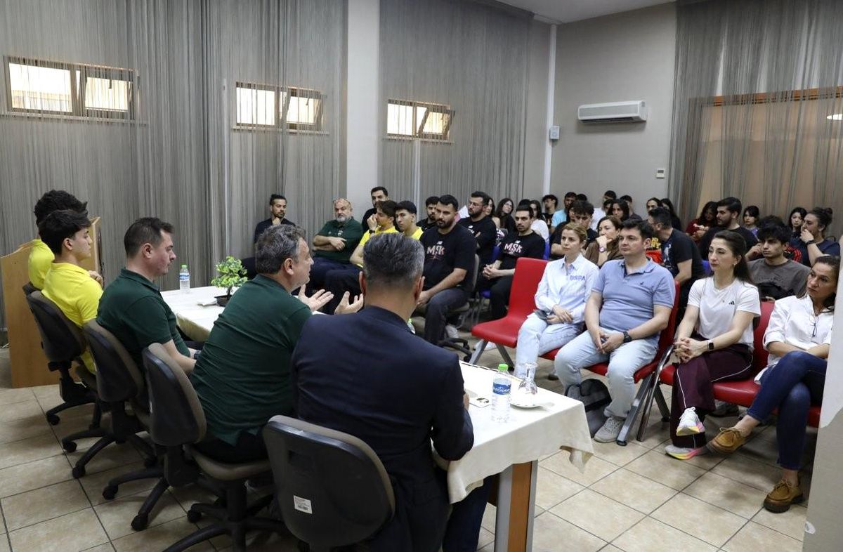 Mersin'de basketbol altyapısında gelişim paneli düzenlendi