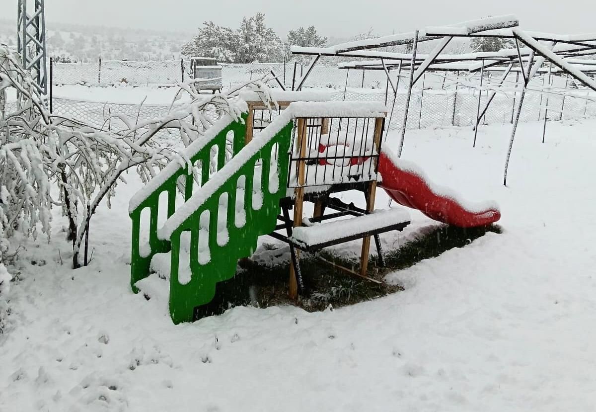 Mersin'de mayısta kar yağışı etkili oldu, yaylalar beyaza büründü