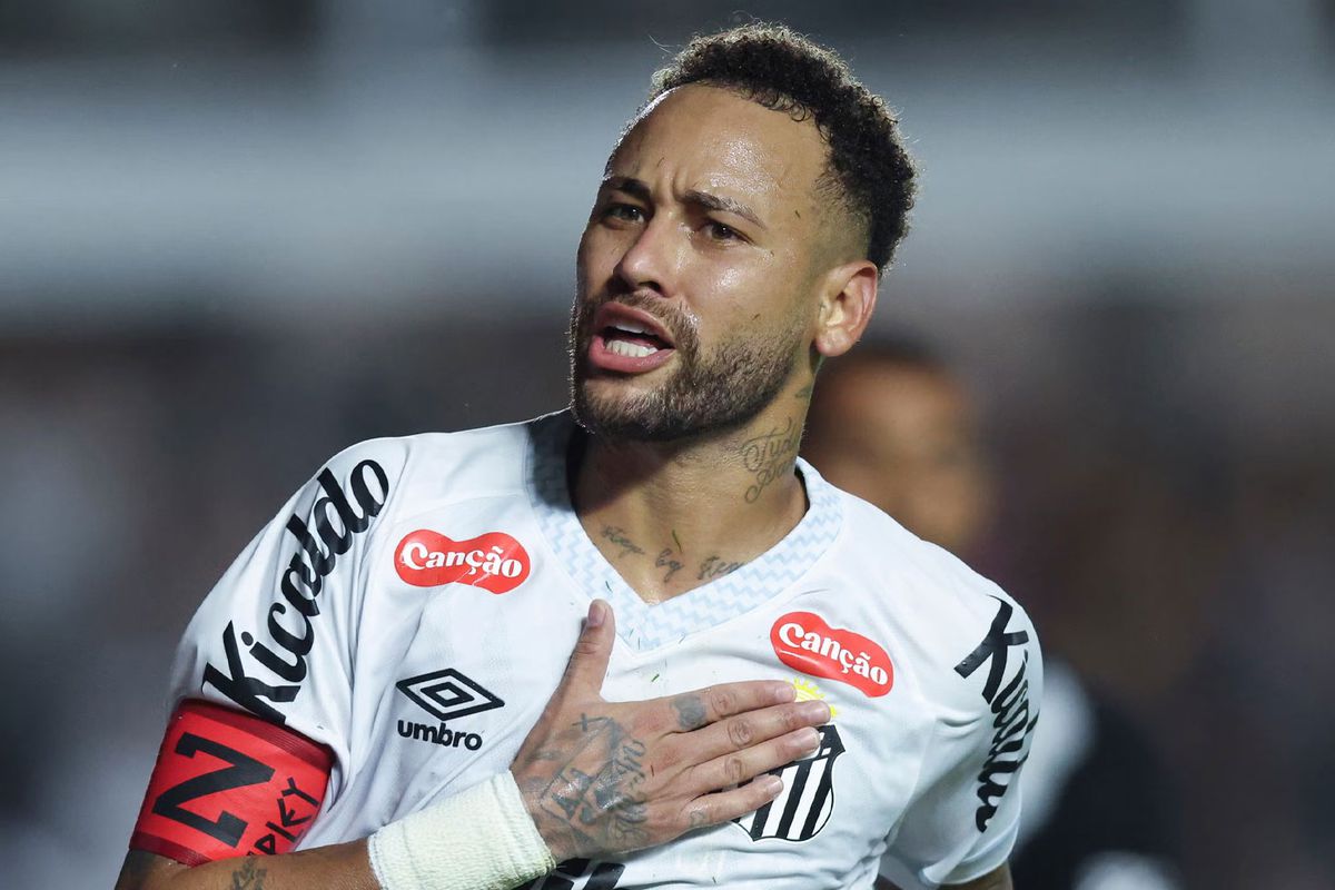 Neymar, eski futbolcu Robinho'nun oğlu olan takım arkadaşına tokat attı