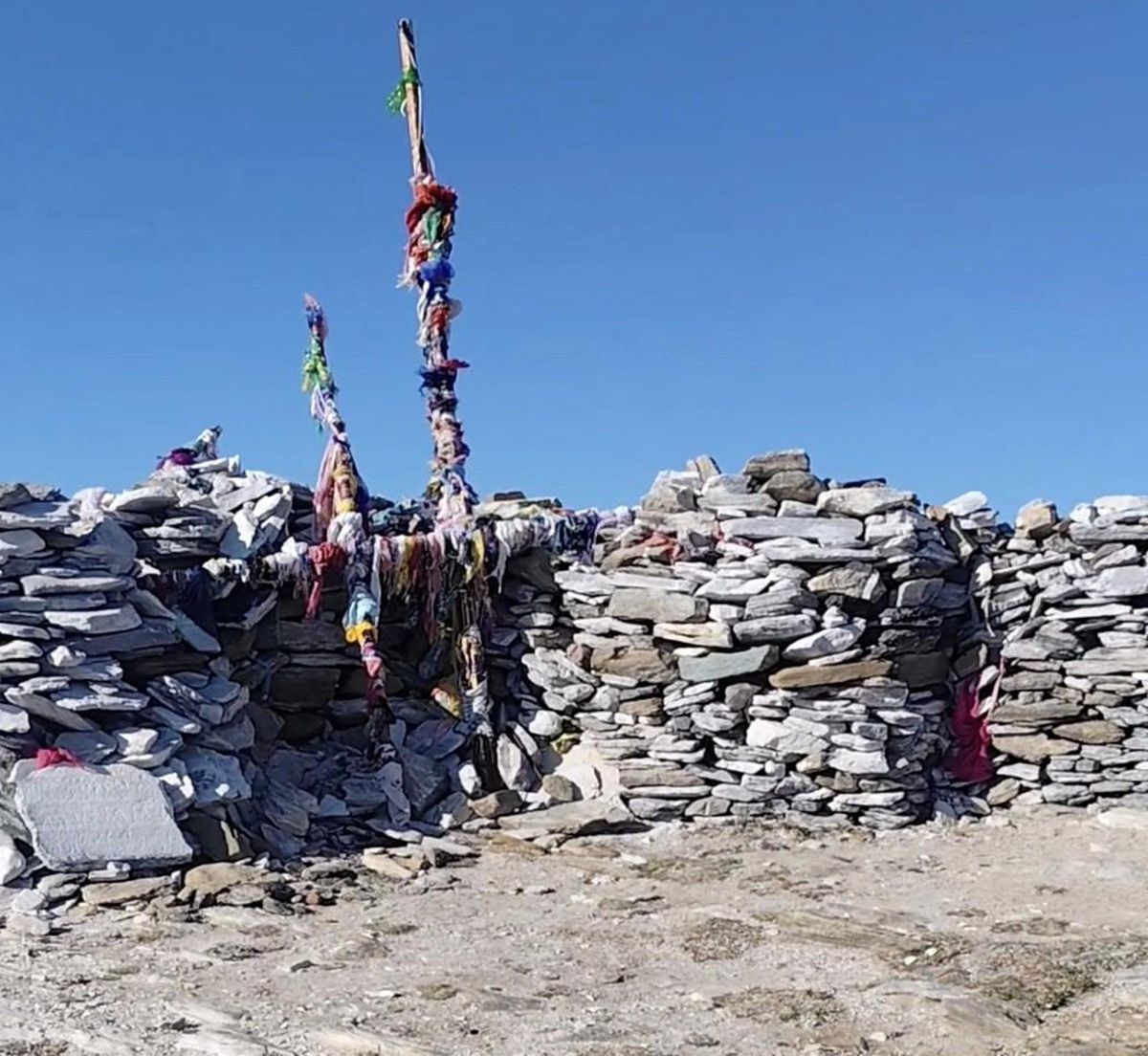 Sarıkız Türbesi'ne bayrak asmak için Kaz Dağları'na tırmandılar