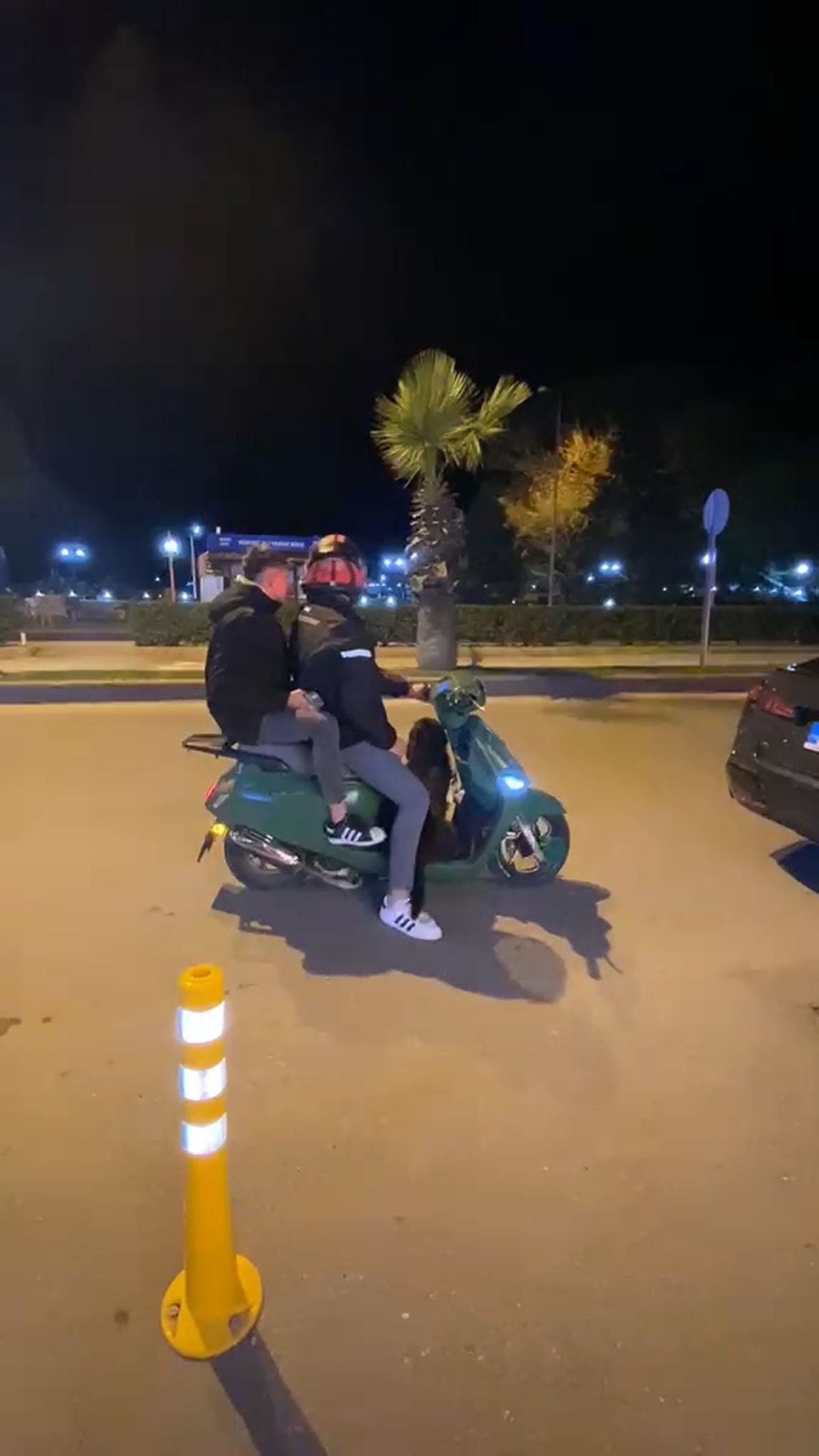 Sokak köpeği motosiklete binmek istedi