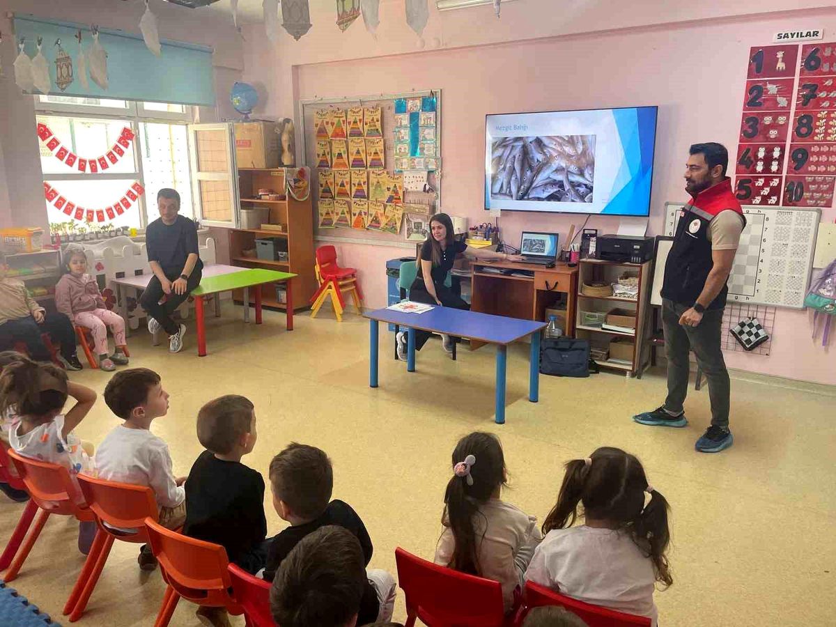Tekirdağ'da öğrencilere balık tüketimi eğitimi