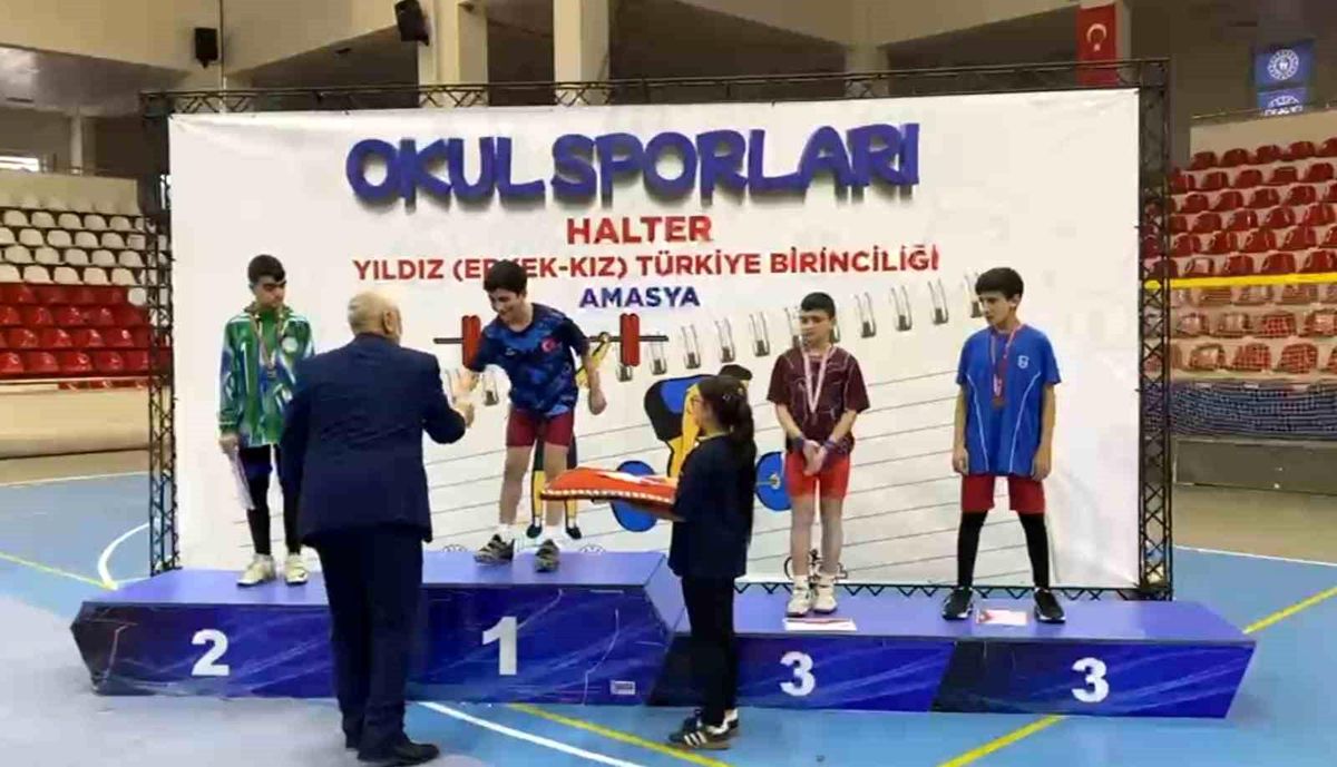 Ağrılı öğrenci Osman Oğur, halterde Türkiye şampiyonu oldu