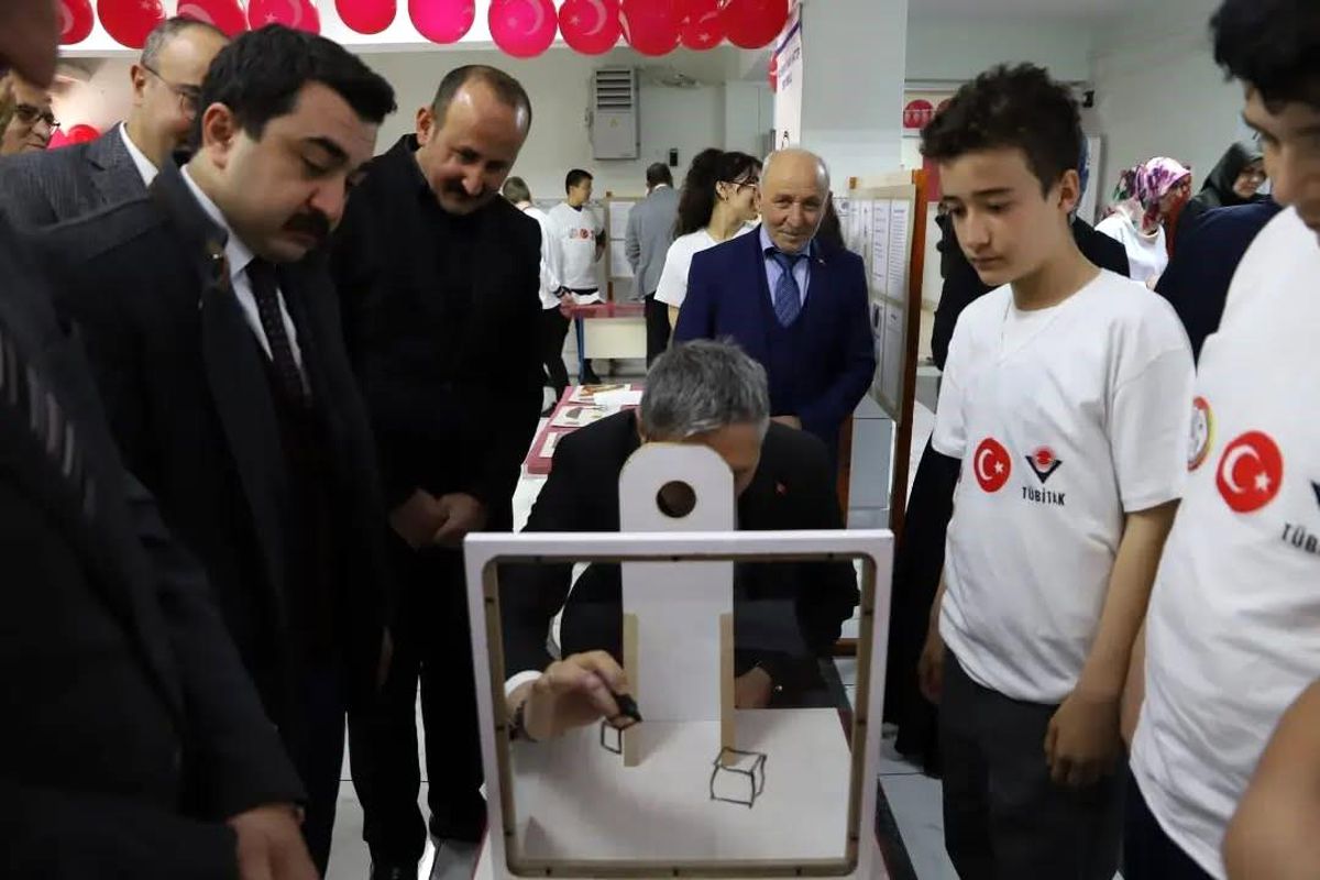 Bayburt Ortaokulu öğrencilerinden bilim fuarı