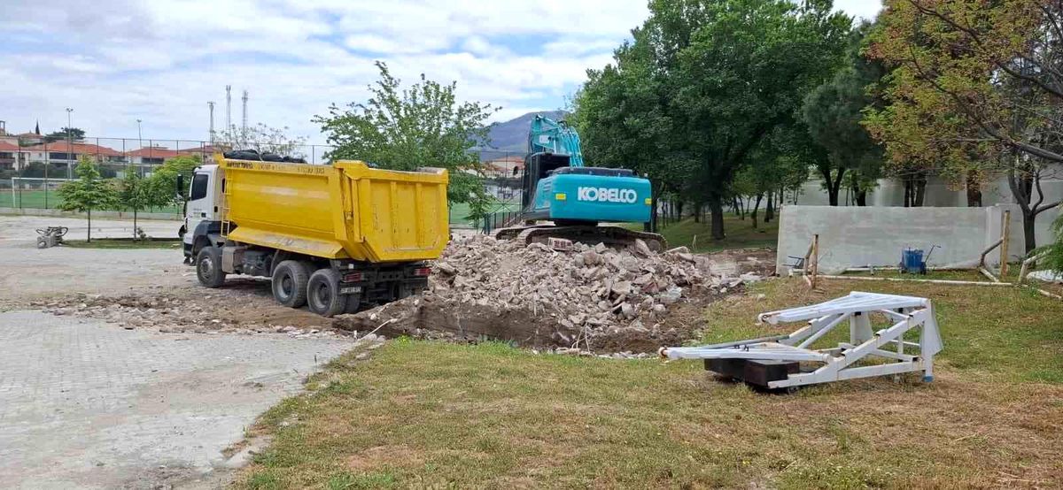 Buldan Şehir Stadı'nda yenileme çalışmaları başladı
