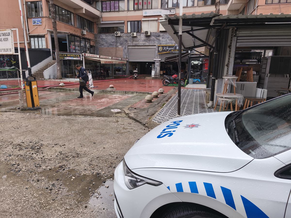 Çalıştığı iş merkezinde uğradığı silahlı saldırıda ağır yaralandı