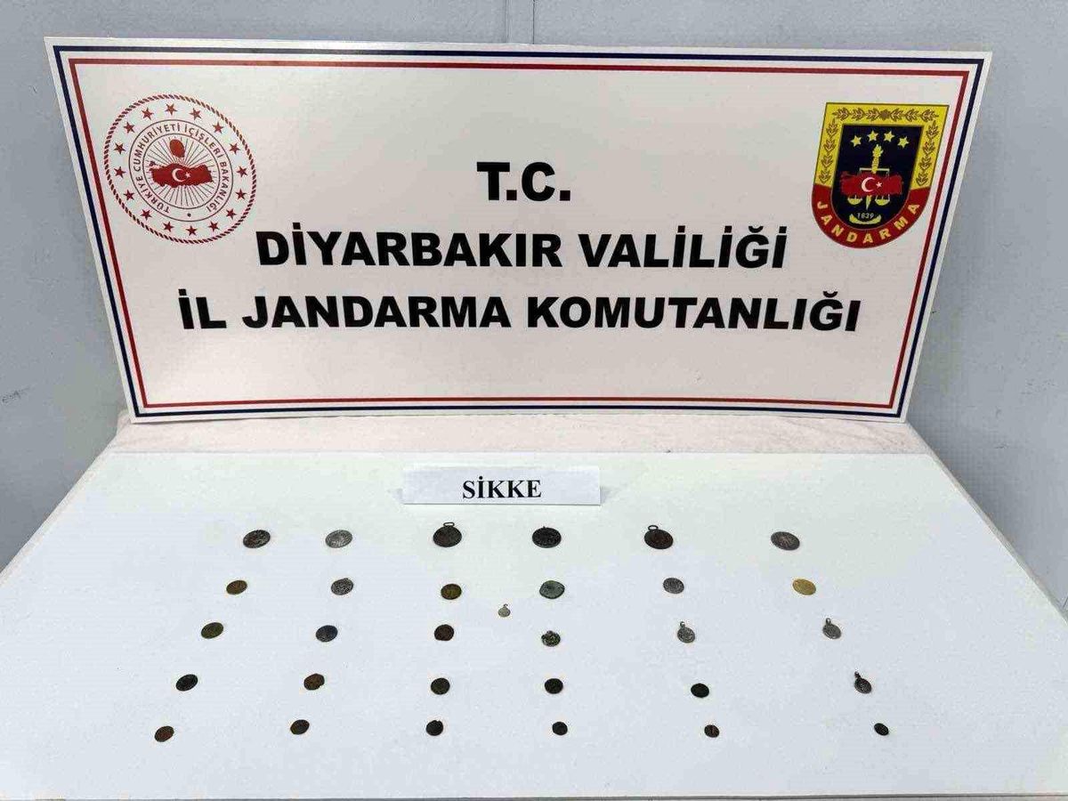 Diyarbakır'da tarihi eser kaçakçılığı operasyonu: 31 adet sikke ve obje ele geçirildi