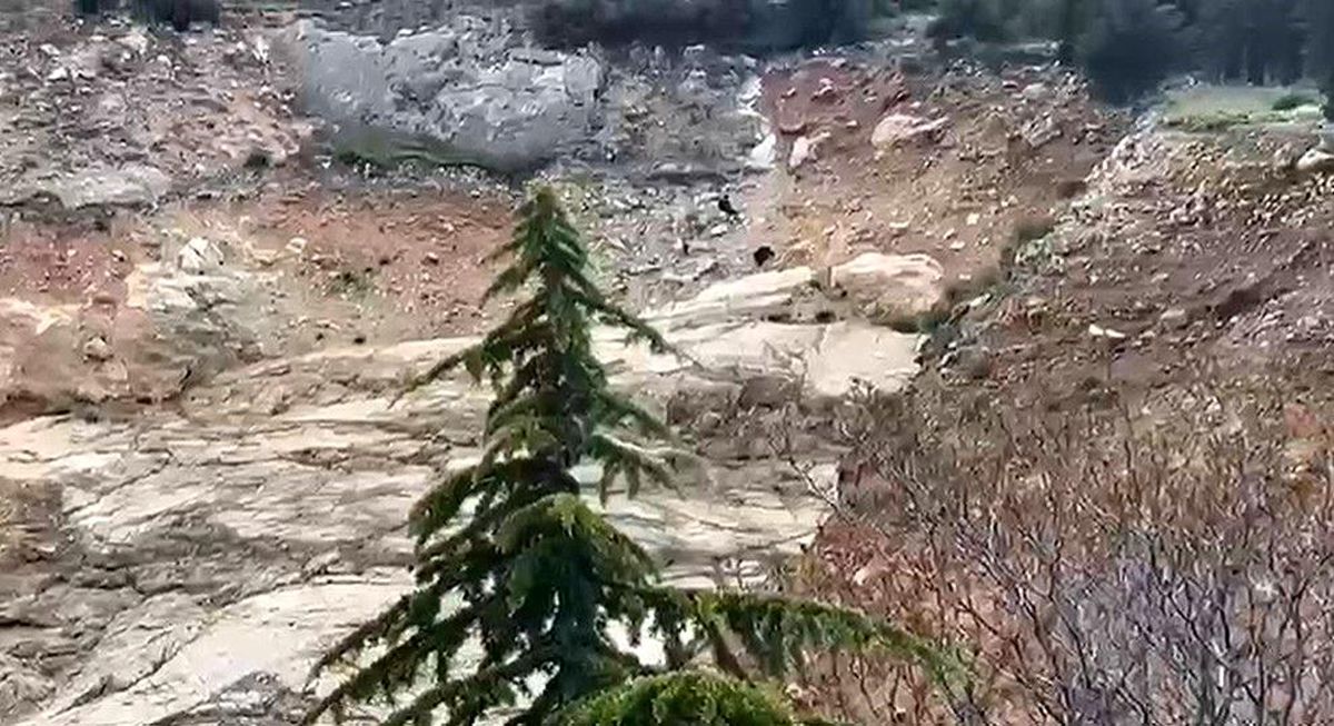 Eğirdir'de tırmandıkları kayalıklarda mahsur kalan çocuklar kurtarıldı