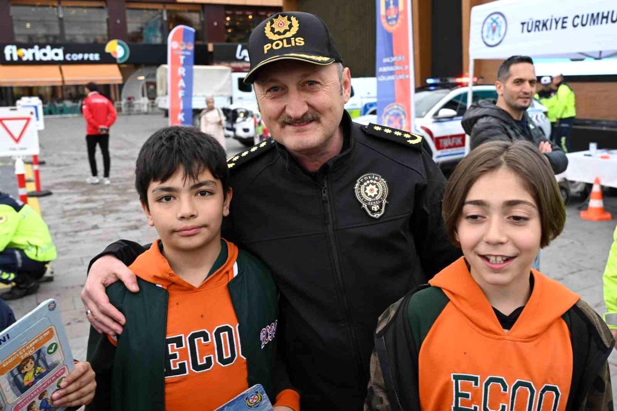 Erzincan'da Trafik Güvenliği Haftası kapsamında bilinçlendirme etkinliği