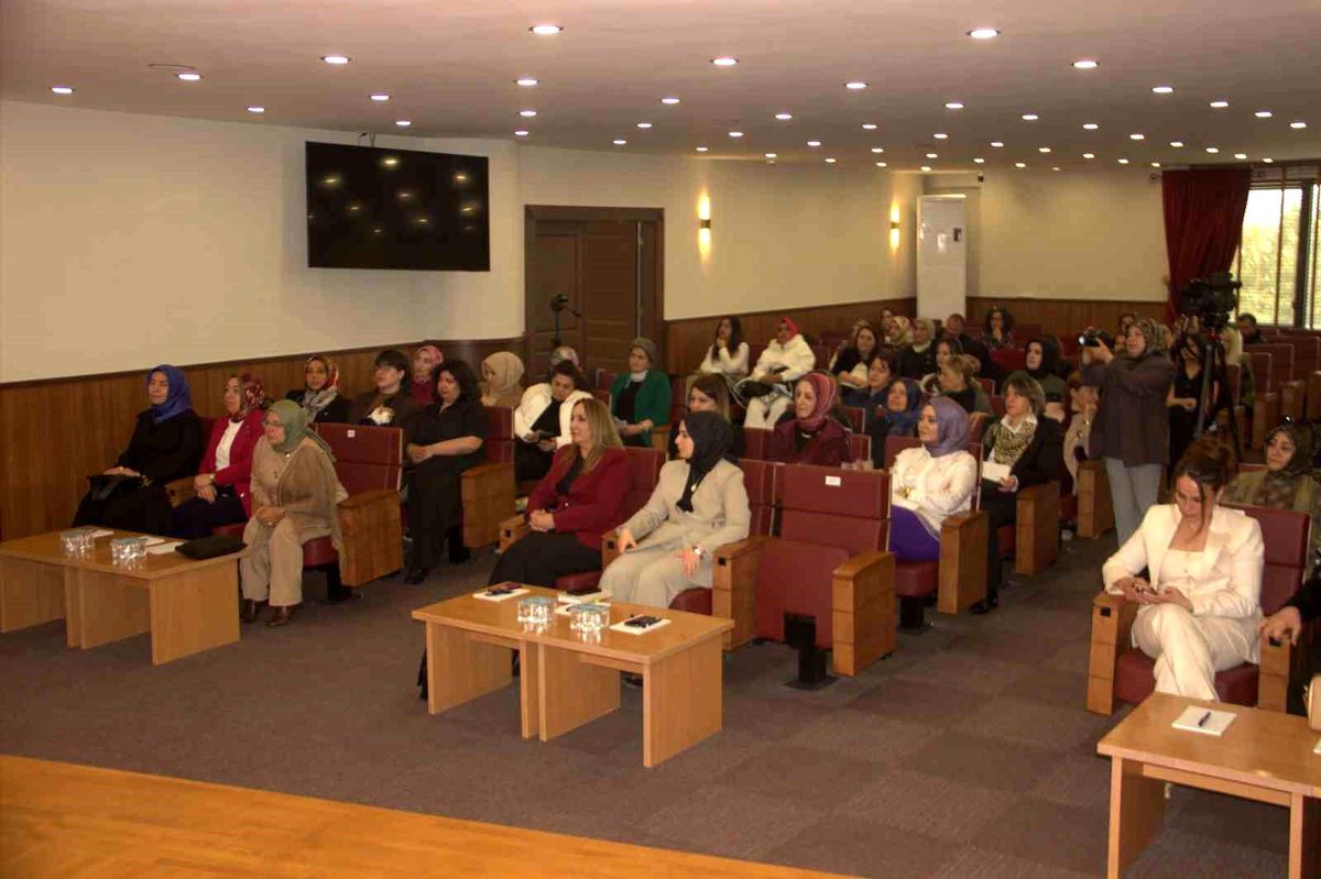 Erzurum'da 'Zirvede kadın var' programı düzenlendi