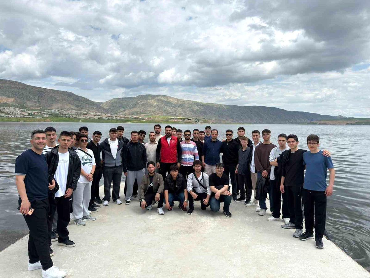 Gençlik Merkezi öğrencilerine kültür ve tarih gezisi düzenlendi