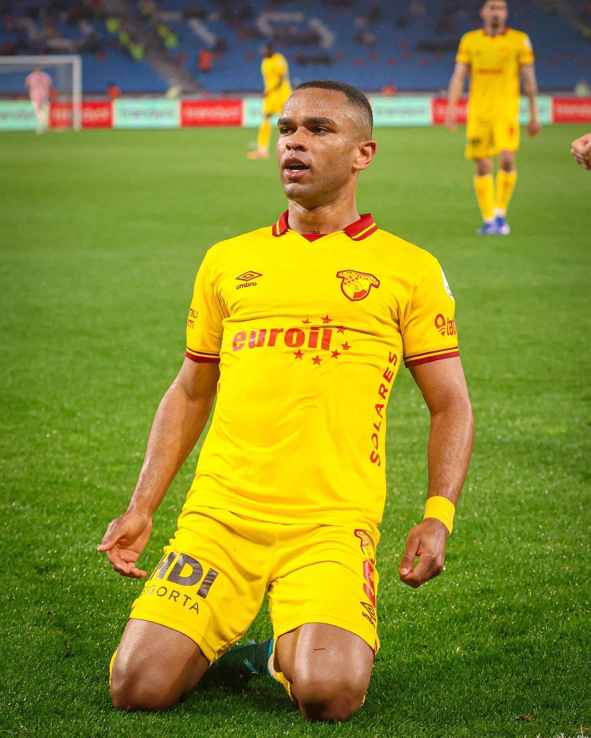 Göztepe'nin Brezilyalı golcüsü Juan Silva takımını ayakta tutuyor