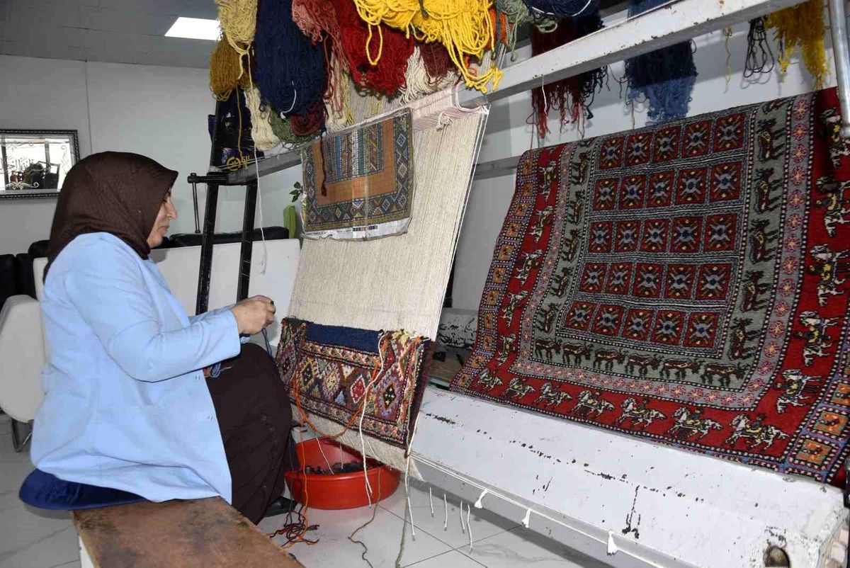 Halı kursuyla kadınlar güçleniyor