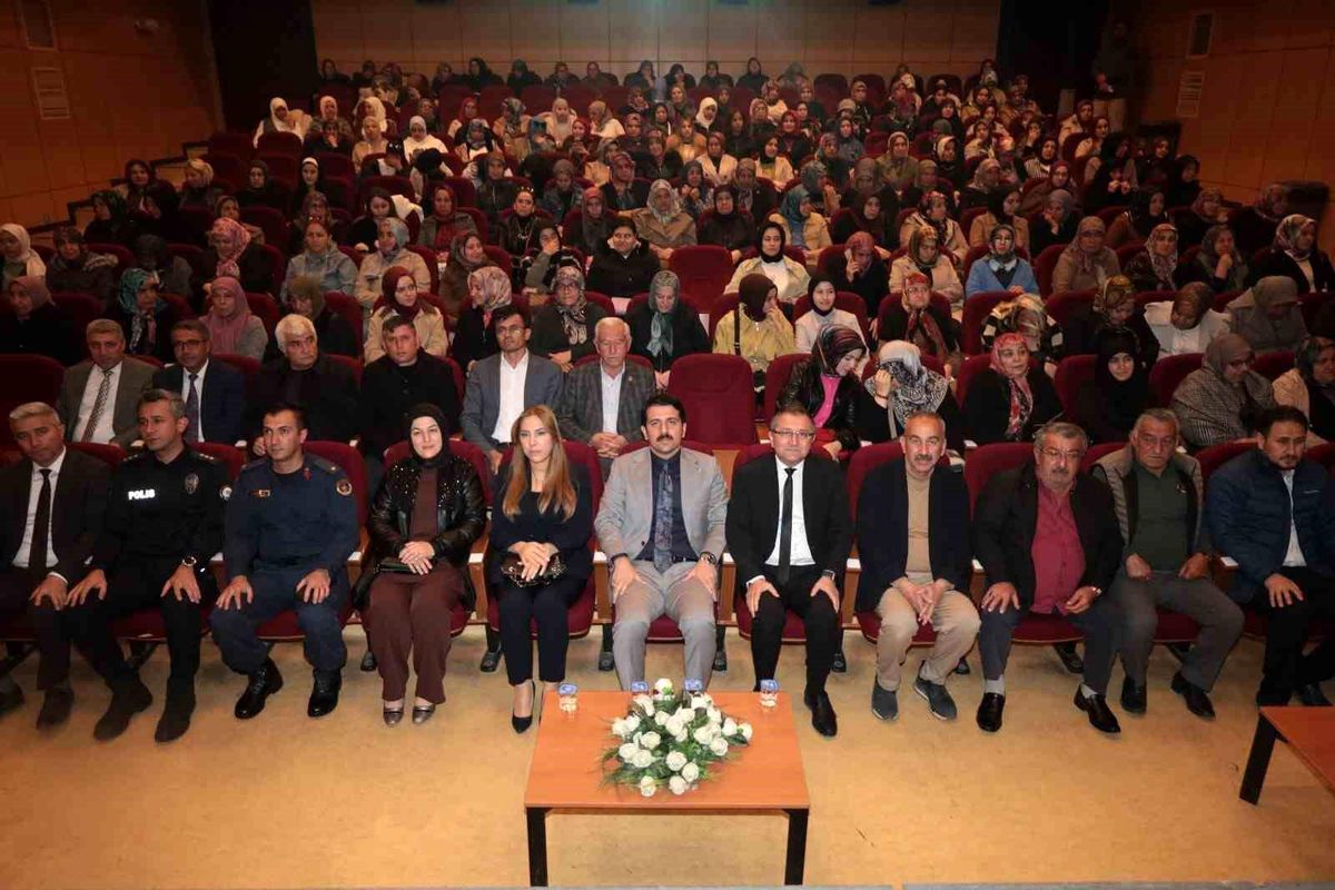 Karapınar'da "En İyi Narkotik Polisi: Anne" semineri