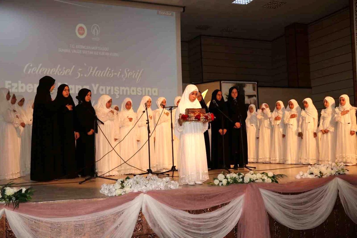 Kız Kur'an kursu öğrencileri hadis-i şerif bilgisinde yarıştı