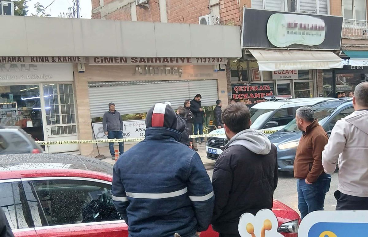 Denizli'de 30 yıllık sarraflık yapan kişi müşterilerine ait 100 kilogram altınla kayboldu