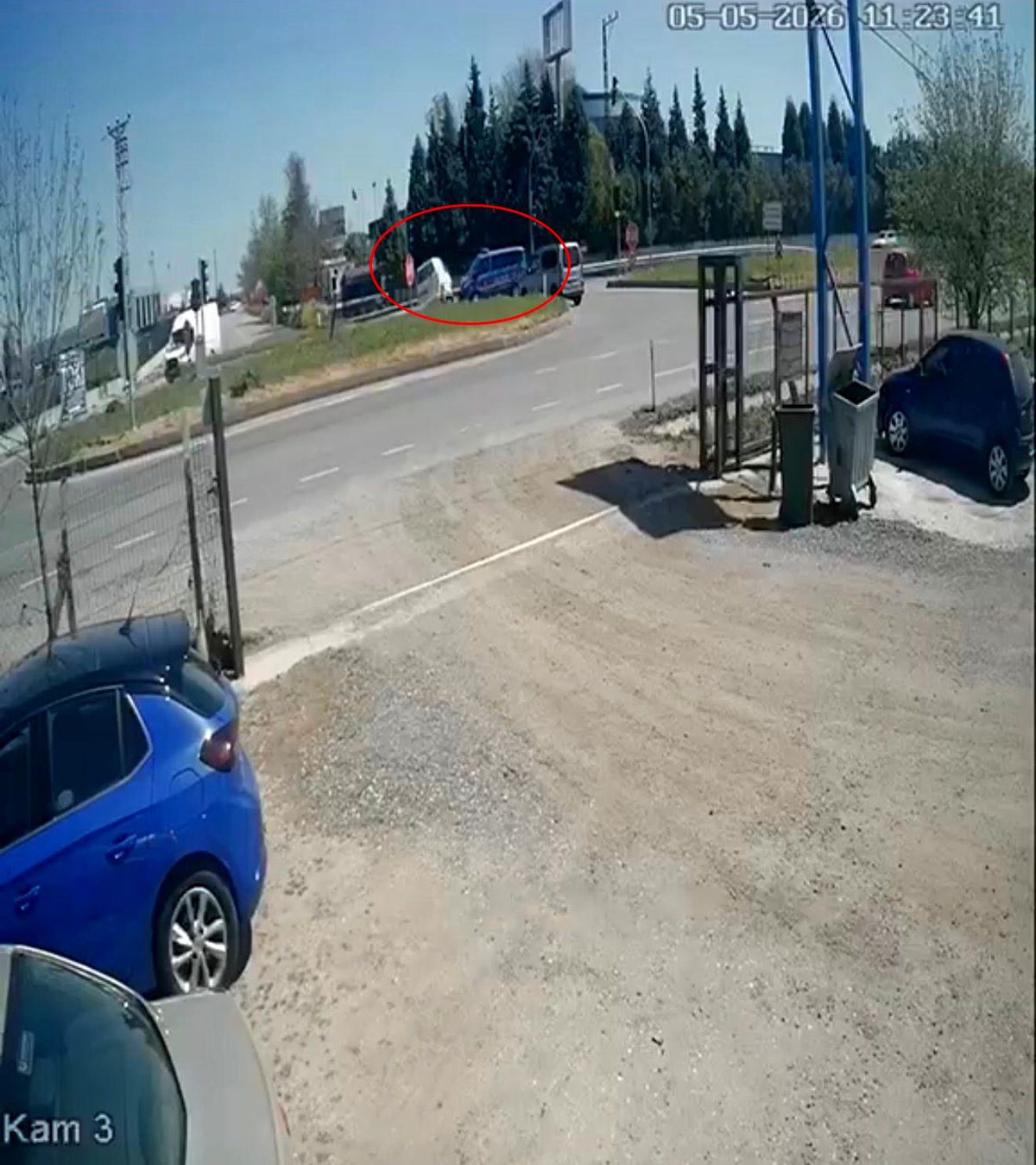 Lüleburgaz'da jandarma aracıyla çarpışan panelvan takla attı: 1 yaralı
