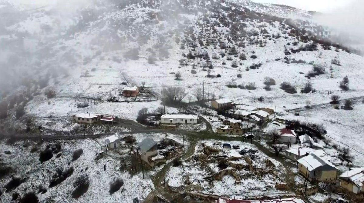 Mayısta kar sürprizi: Refahiye'de köyler beyaza büründü