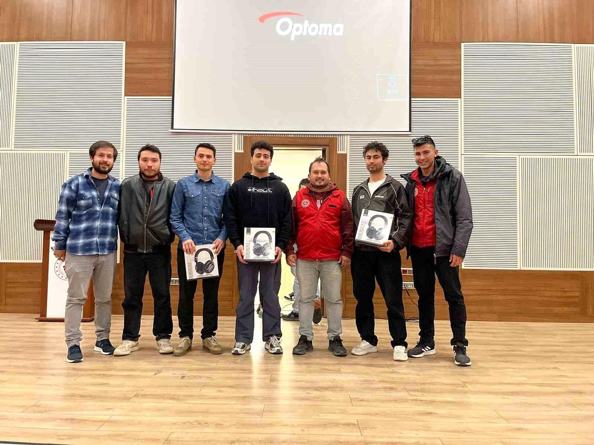 Menteşe'nin gençleri bilgi yarışmasında il şampiyonu oldu
