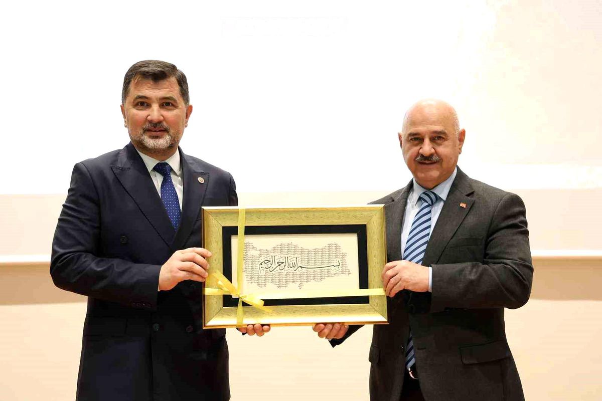 Milletvekili Öztürk "Öğrenciler isimsiz kahramanlar"
