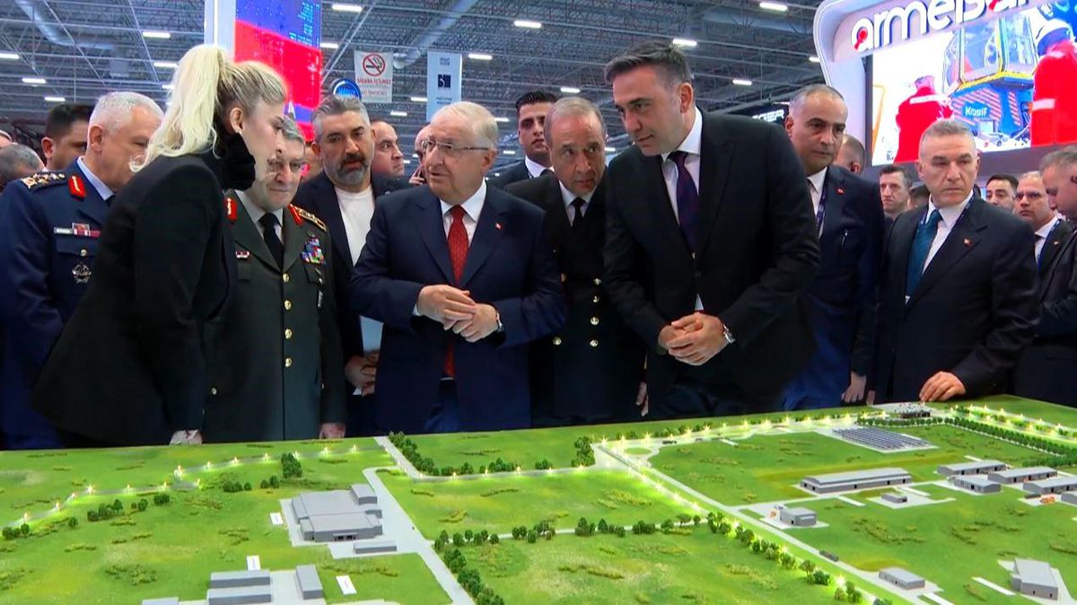 Milli Savunma Bakanı Yaşar Güler, SAHA EXPO'da sergilenen teknolojileri inceledi