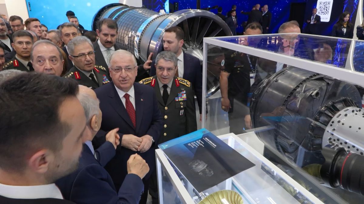 Milli Savunma Bakanı Güler, SAHA 2026 Fuarı'nda YILDIRIMHAN'ı Tanıttı