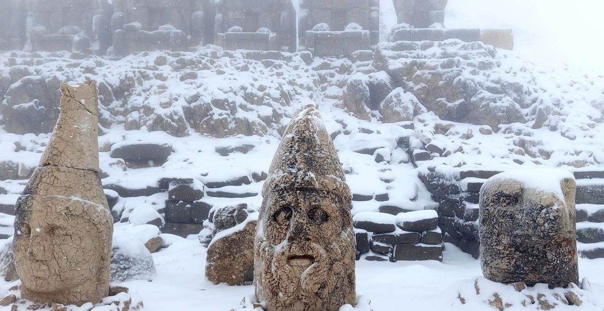 Nemrut Dağı'nda mayısta kar sürprizi