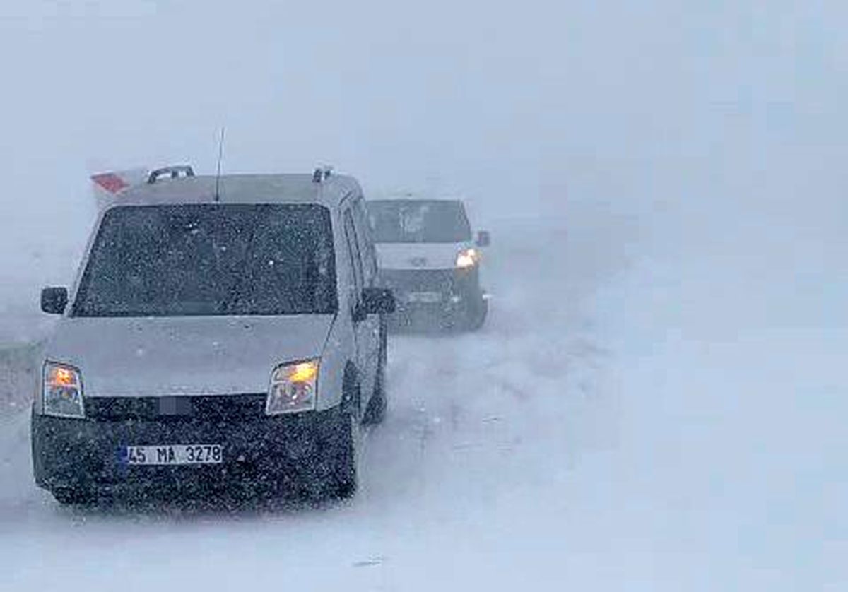 Palandöken Geçidi'nde 3 saat mahsur kaldılar