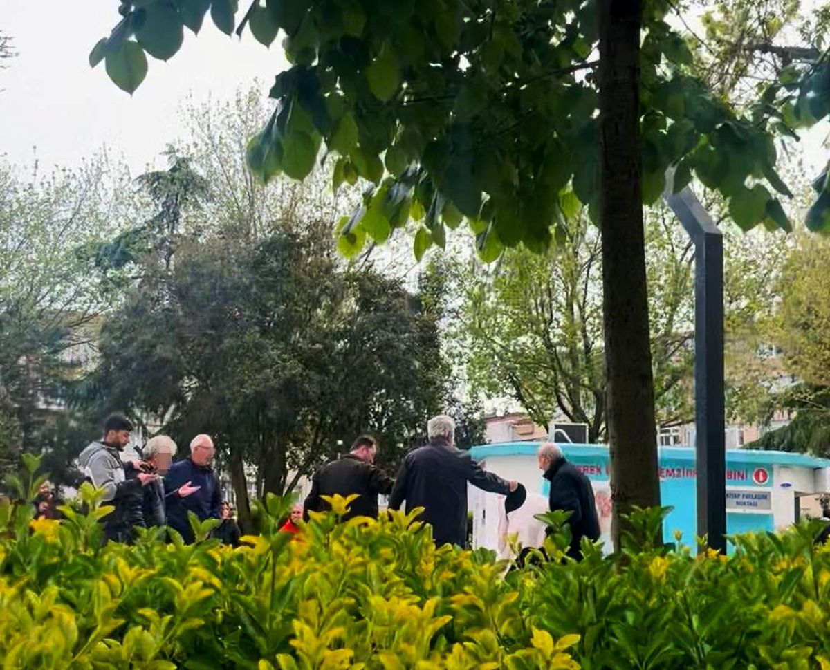 Parkta iki yaşlı adam arasında yumruklu kavga: 1 yaralı