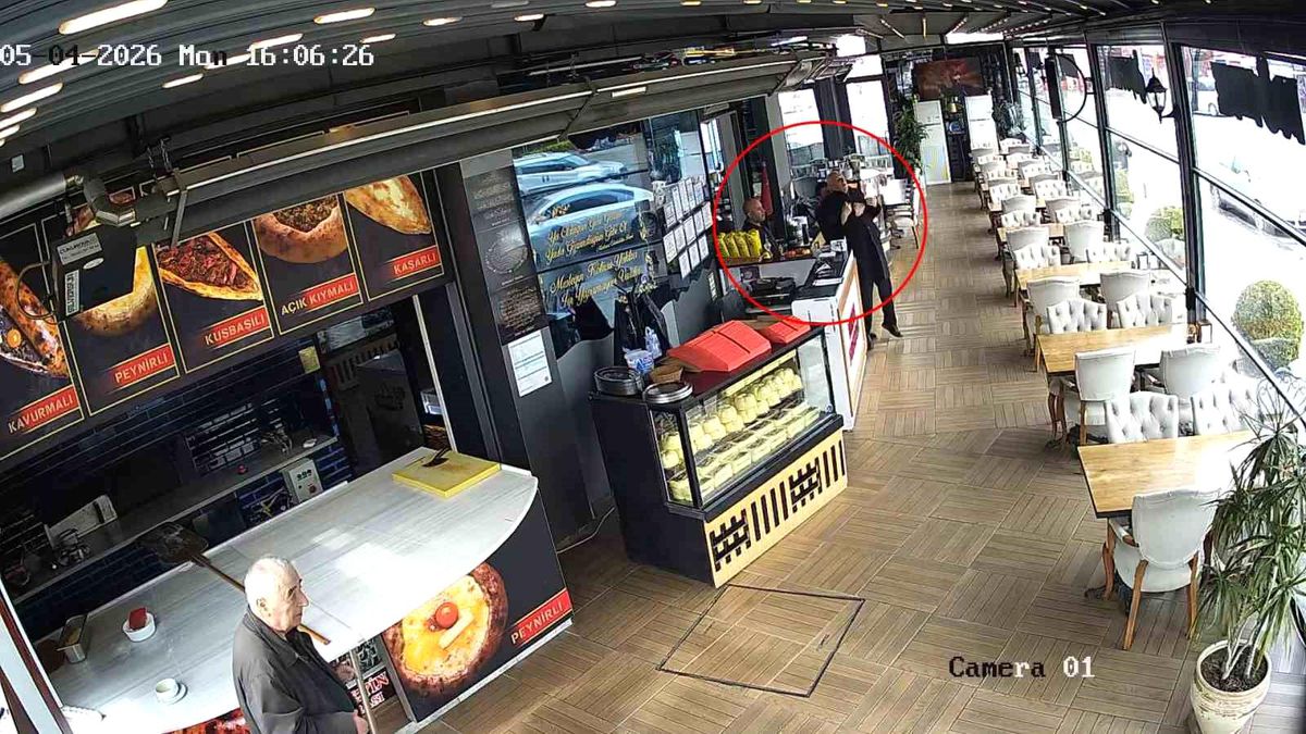 Pendik'te soluk borusuna ekmek kaçan müşteri heimlich manevrasıyla kurtarıldı