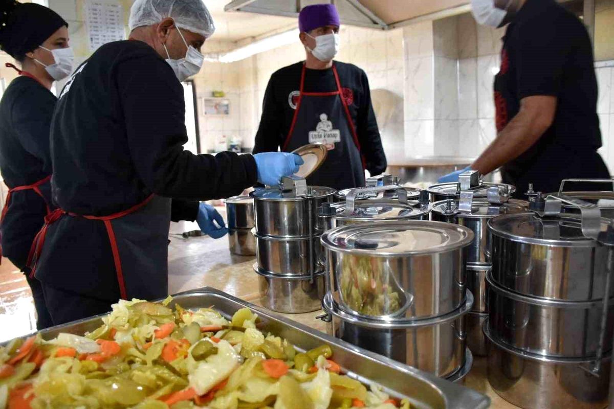 Sason'da 523 aileye her gün sıcak yemek desteği