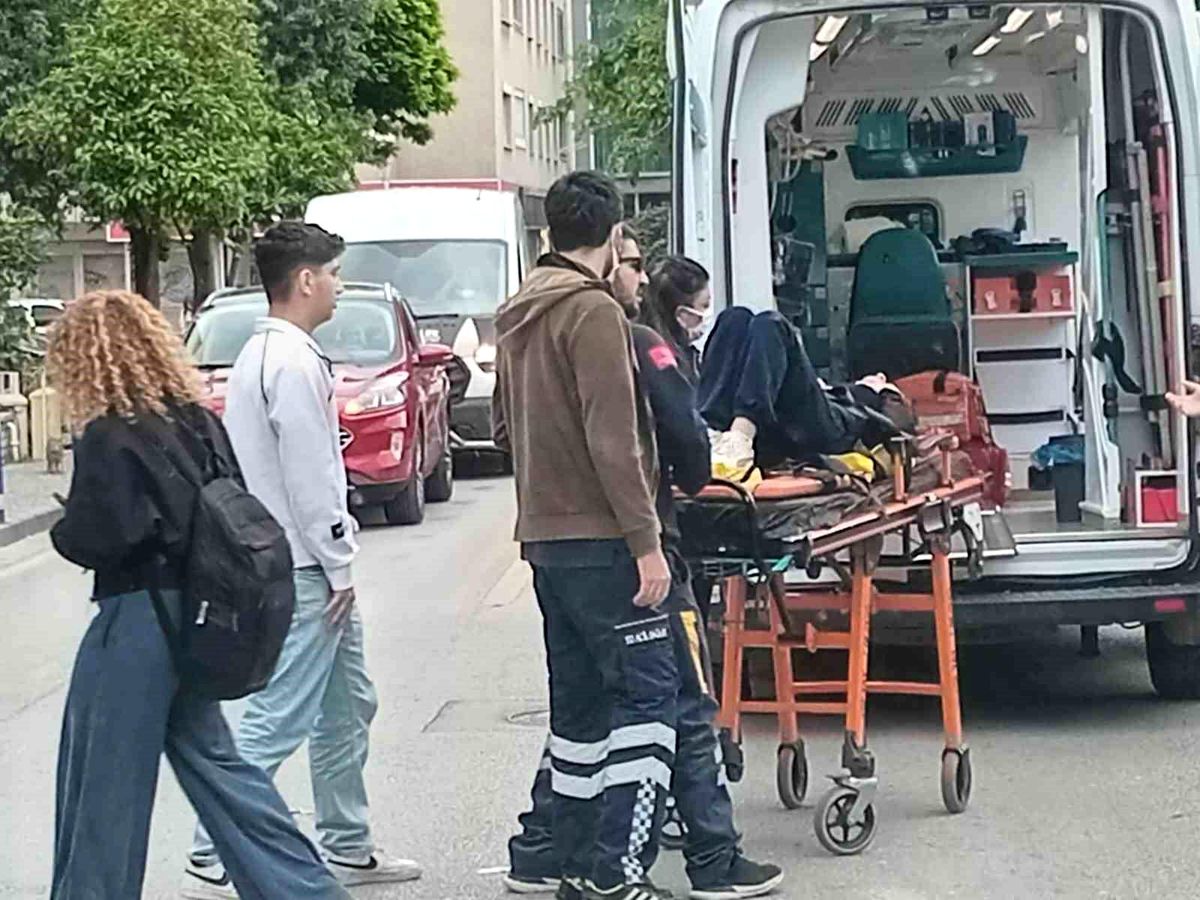 Ticari araç ile motosiklet çarpıştı: 1 yaralı