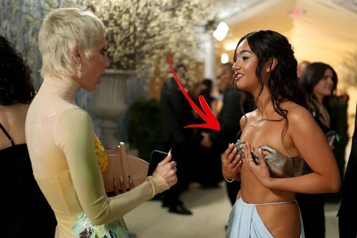 Türk Modacı "Heykelimsi" üstsüz elbisesi ile Met Gala’ya damga vurdu